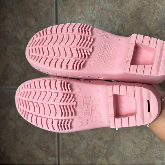 Calzuro Classic Without Holes Bubblegum with Lilac Strap - Picture 4 of 4